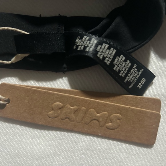 SKIMS Weightless Demi Bran Black 32DD / 32E New With Tags - Picture 6 of 6